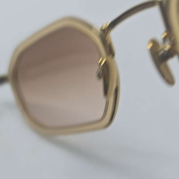 Chic Gold Women\'s Sunglasses